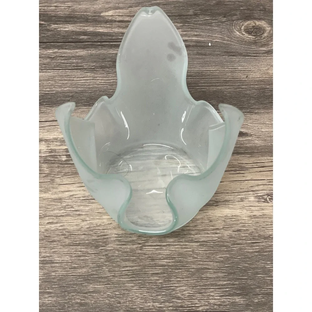 Handkerchief Vase‎ Frosted Glass Ruffled Rim Light Blue Vintage Art Glass 5.5